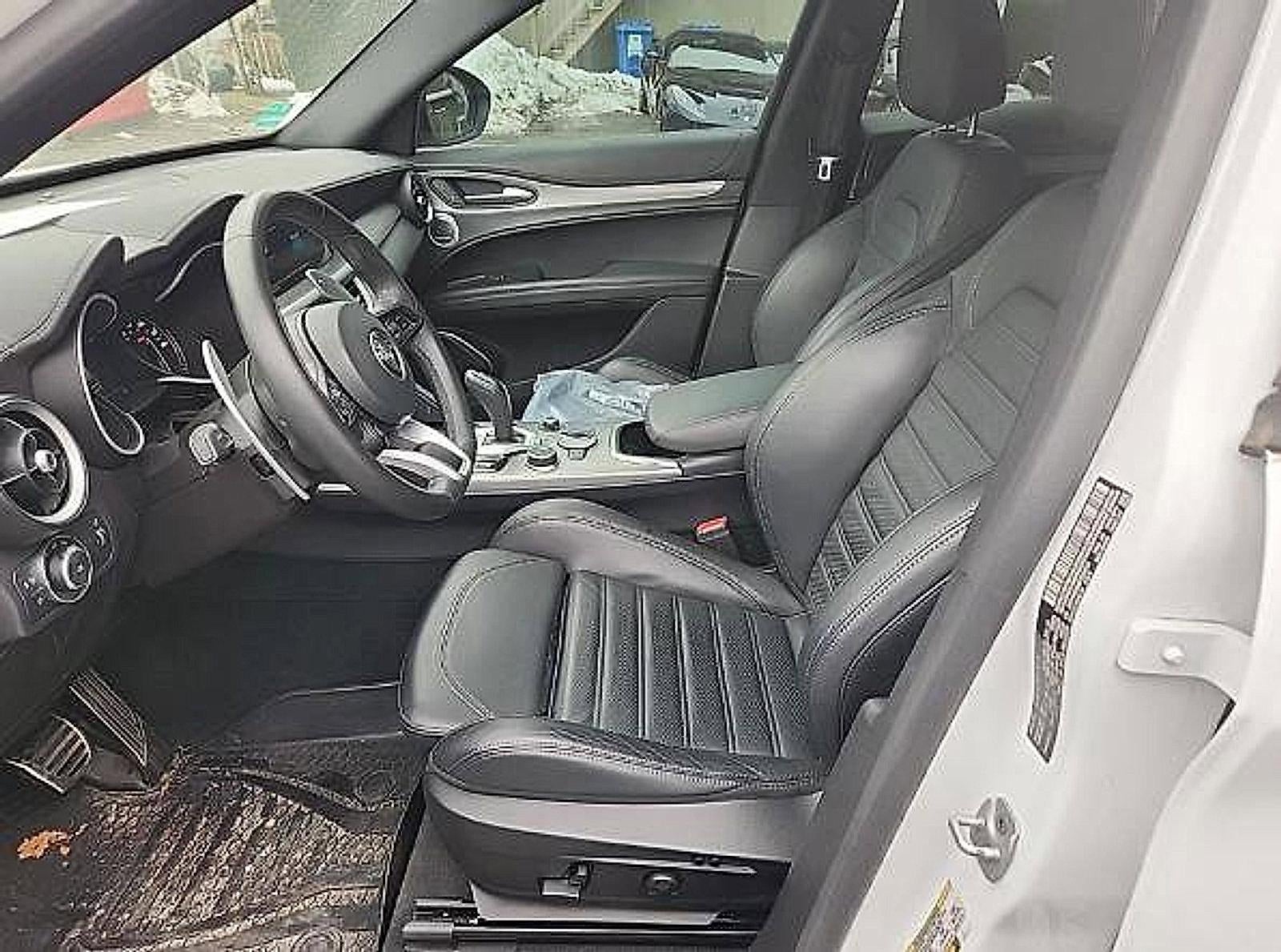 2023 Alfa Romeo Stelvio Veloce AWD