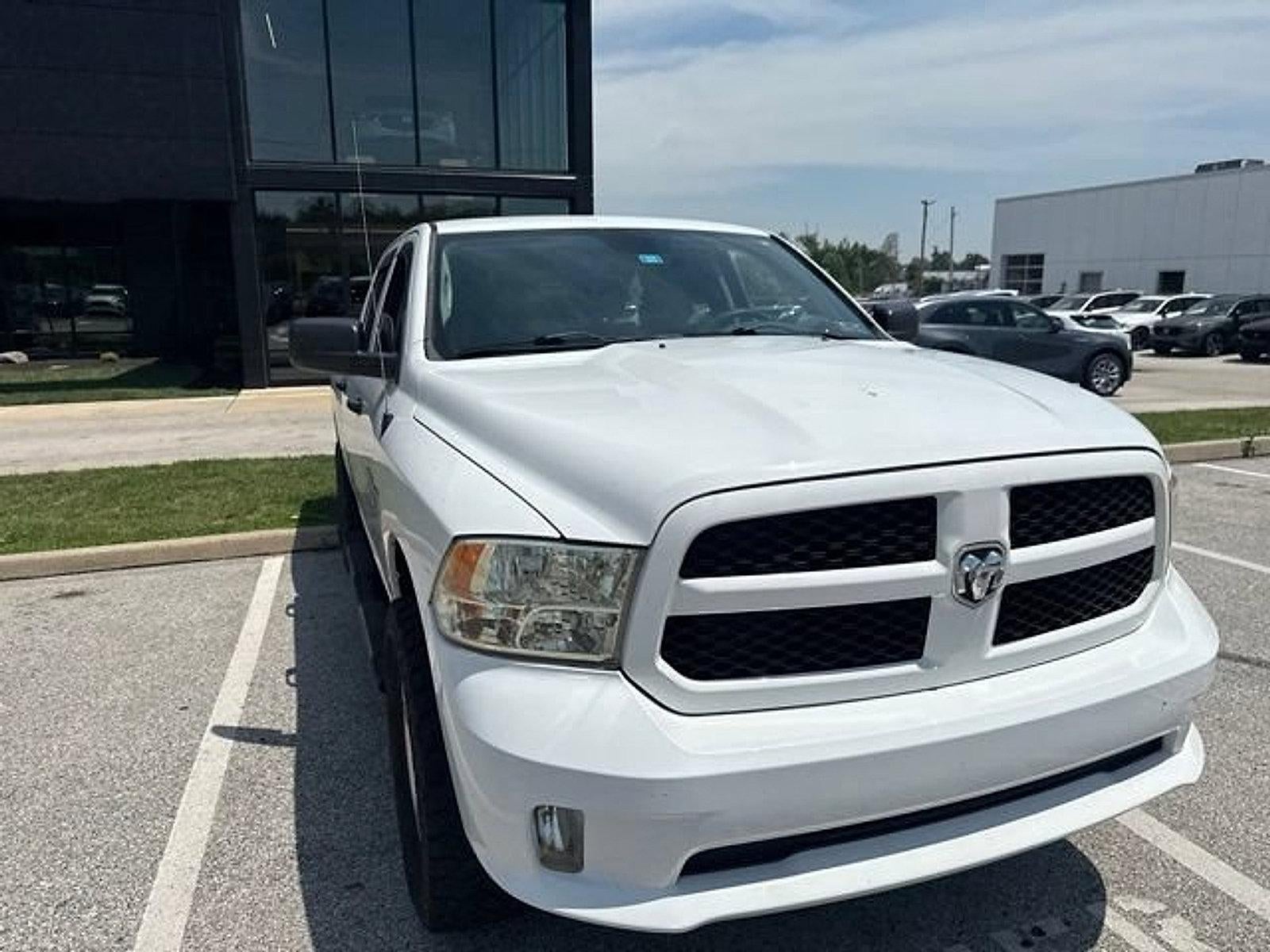 2015 RAM 1500 4WD Crew Cab 5.7 Ft Box Express