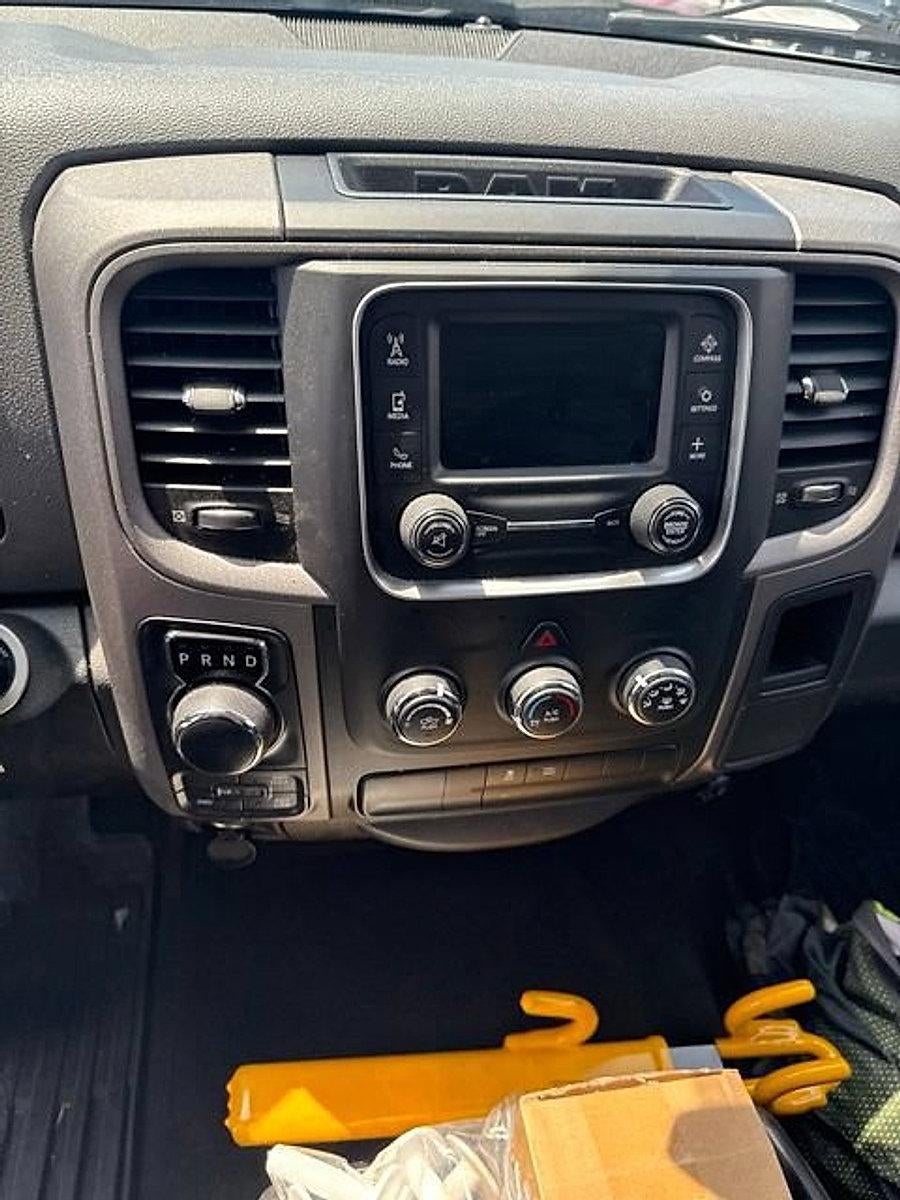 2015 RAM 1500 4WD Crew Cab 5.7 Ft Box Express