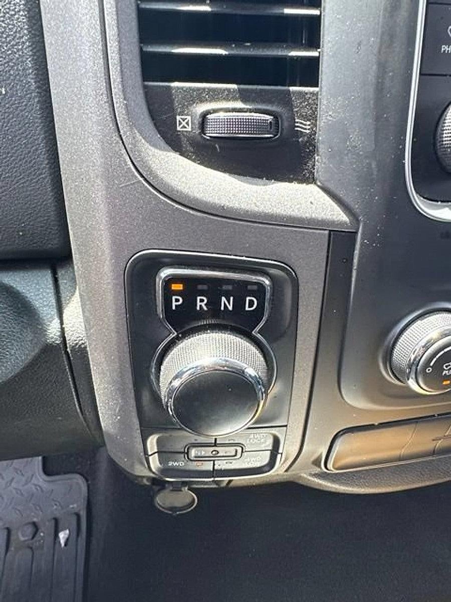 2015 RAM 1500 4WD Crew Cab 5.7 Ft Box Express