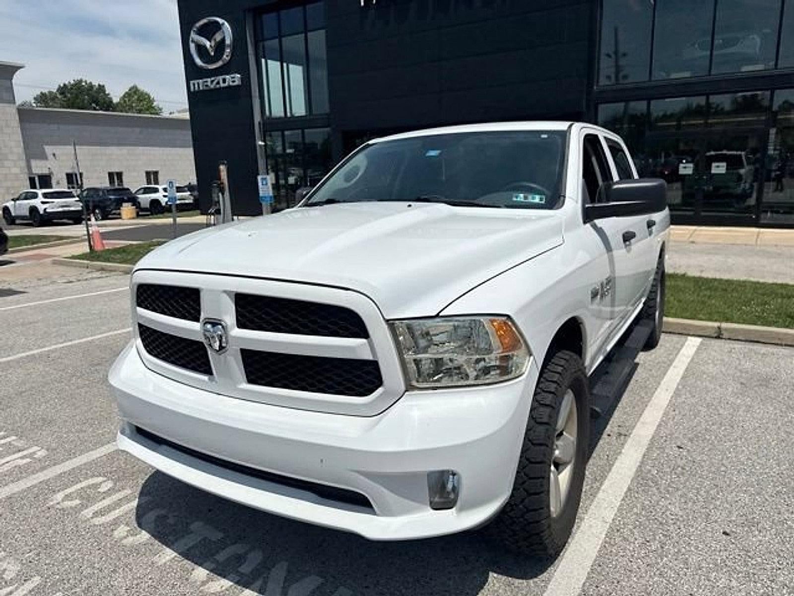 2015 RAM 1500 4WD Crew Cab 5.7 Ft Box Express