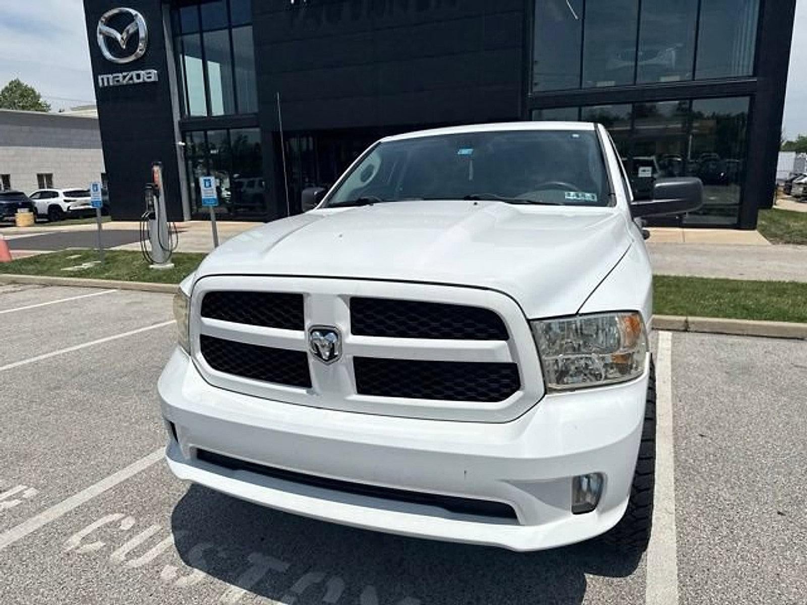 2015 RAM 1500 4WD Crew Cab 5.7 Ft Box Express