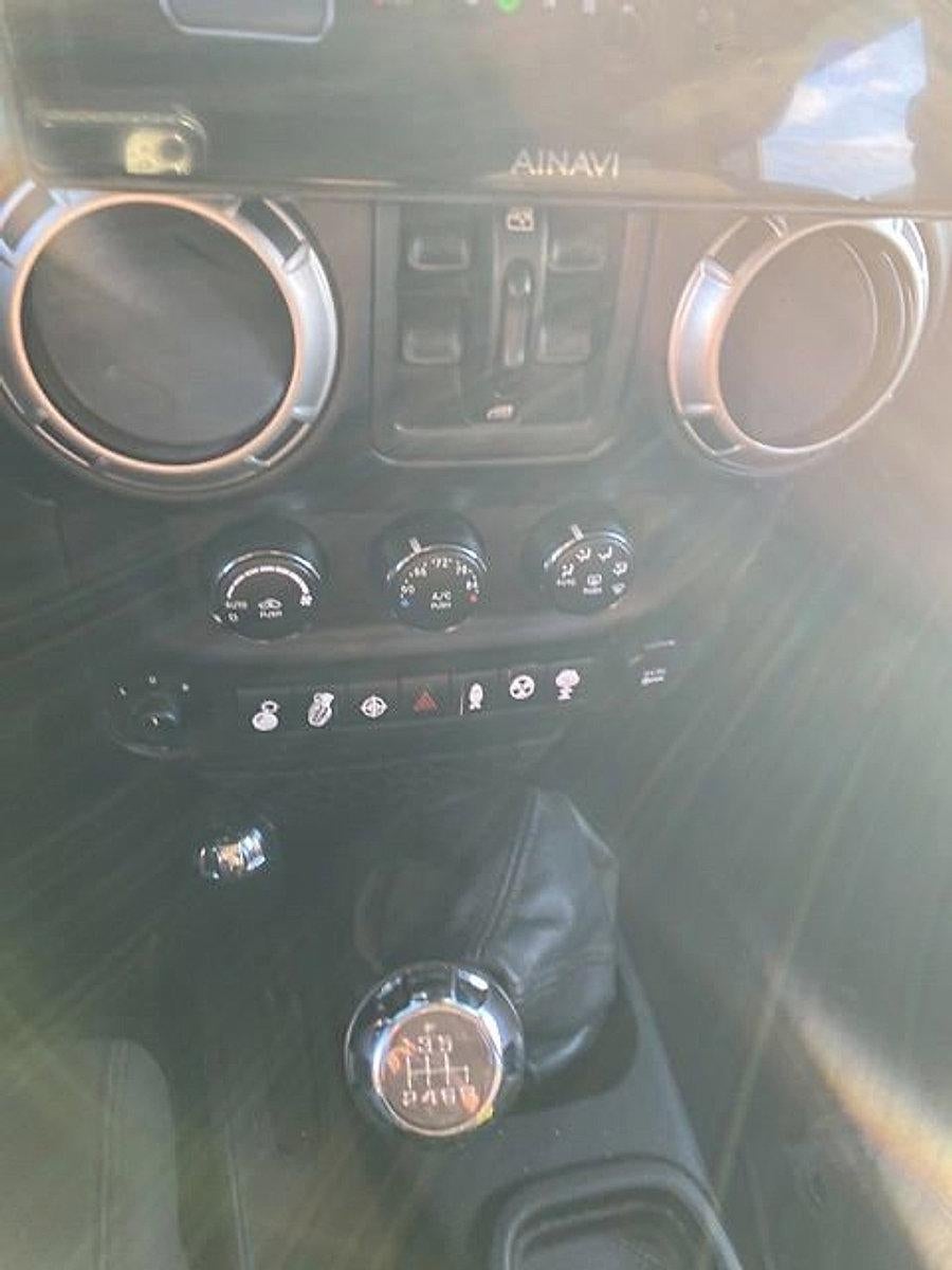 2011 Jeep Wrangler Unlimited 4WD 4dr Sahara