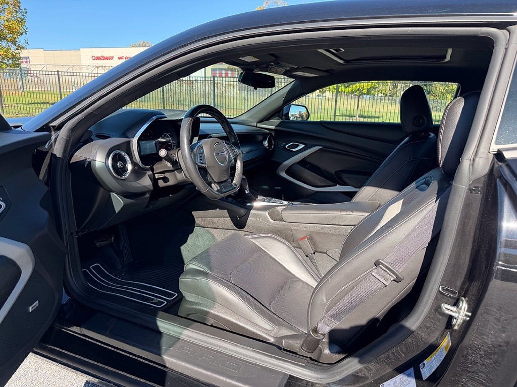 2023 Chevrolet Camaro 2dr Coupe 2LT