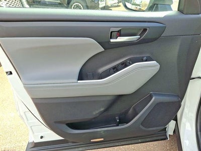 2025 Toyota Highlander XLE AWD (Natl)