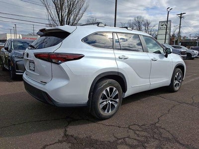 2025 Toyota Highlander XLE AWD (Natl)