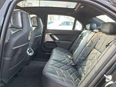 2024 BMW 740i xDrive Sedan