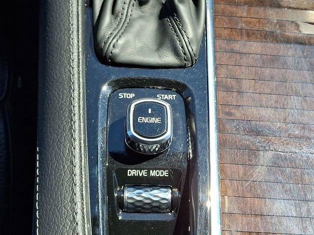 2017 Volvo XC90 T6 AWD 7-Passenger Momentum