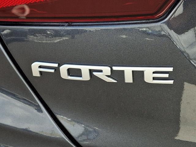 2023 Kia Forte LXS IVT