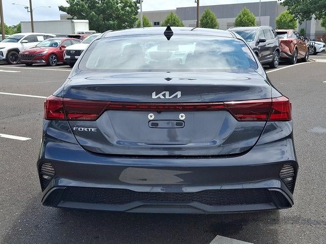 2023 Kia Forte LXS IVT