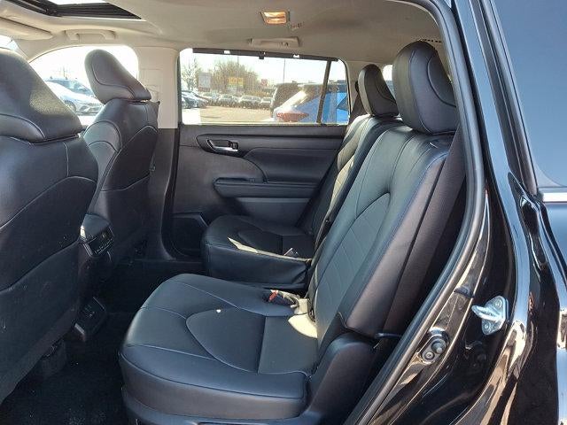 2025 Toyota Highlander XLE AWD (Natl)