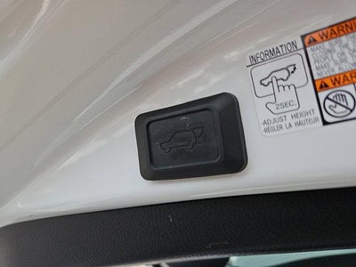 2017 Toyota RAV4 Hybrid XLE AWD (Natl)