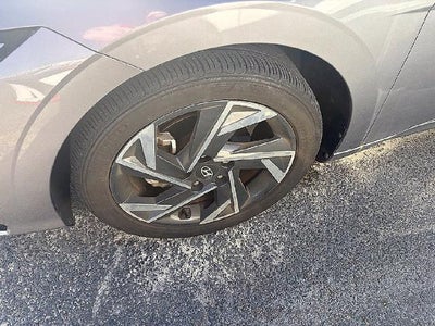 2024 Hyundai ELANTRA SEL IVT