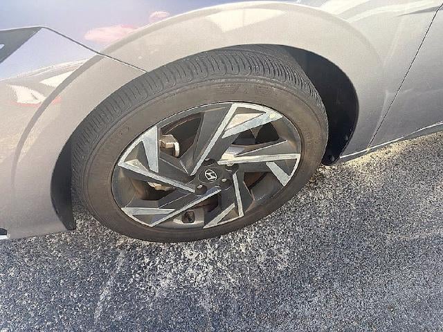 2024 Hyundai ELANTRA SEL IVT